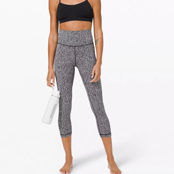 Black Lululemon Mesh Flow Bra Light Support - Picture 2 of 2